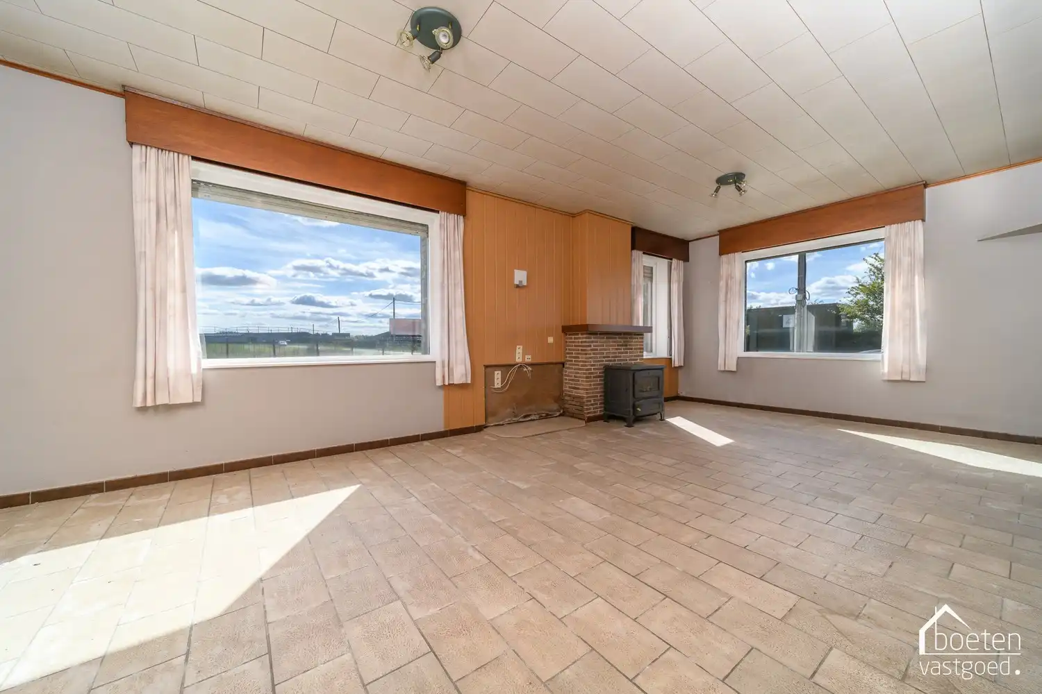 Leisele :Landelijk gelegen renovatiewoning op 1.477 m² grondoppervlakte met prachtig open zicht. foto 4