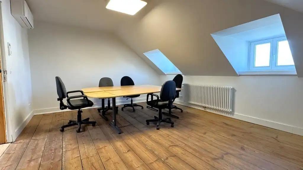 Gemeubelde kantoorruimte met diensten vlakbij het station van Mechelen foto 5