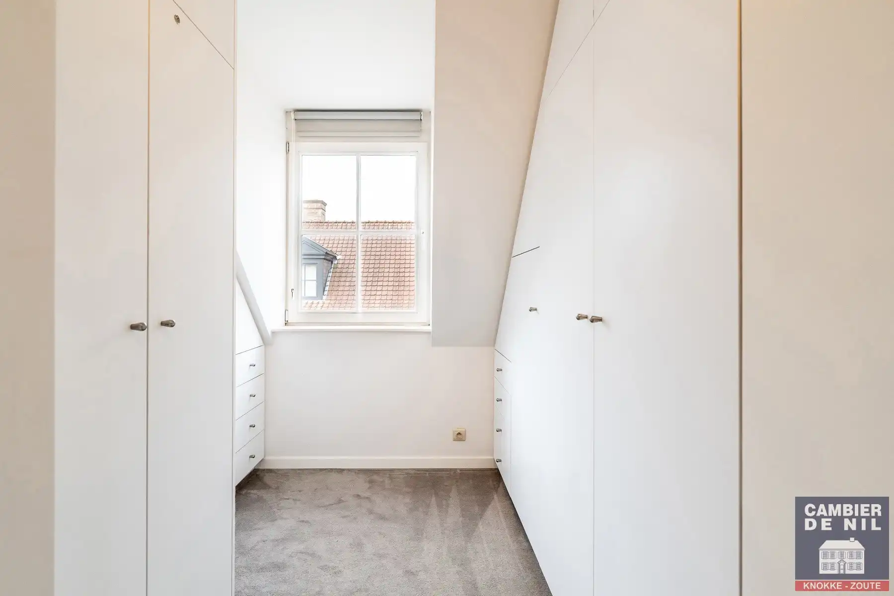 Instapklare , gemeubelde woning gelegen in Oud-Knokke vlakbij de groentenmarkt foto 24