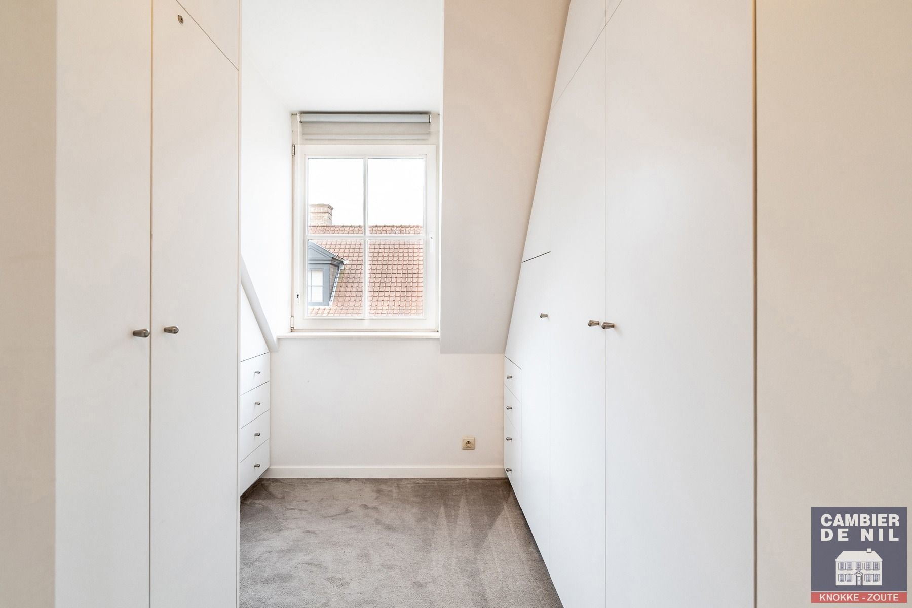 Instapklare , gemeubelde woning gelegen in Oud-Knokke vlakbij de groentenmarkt foto 24