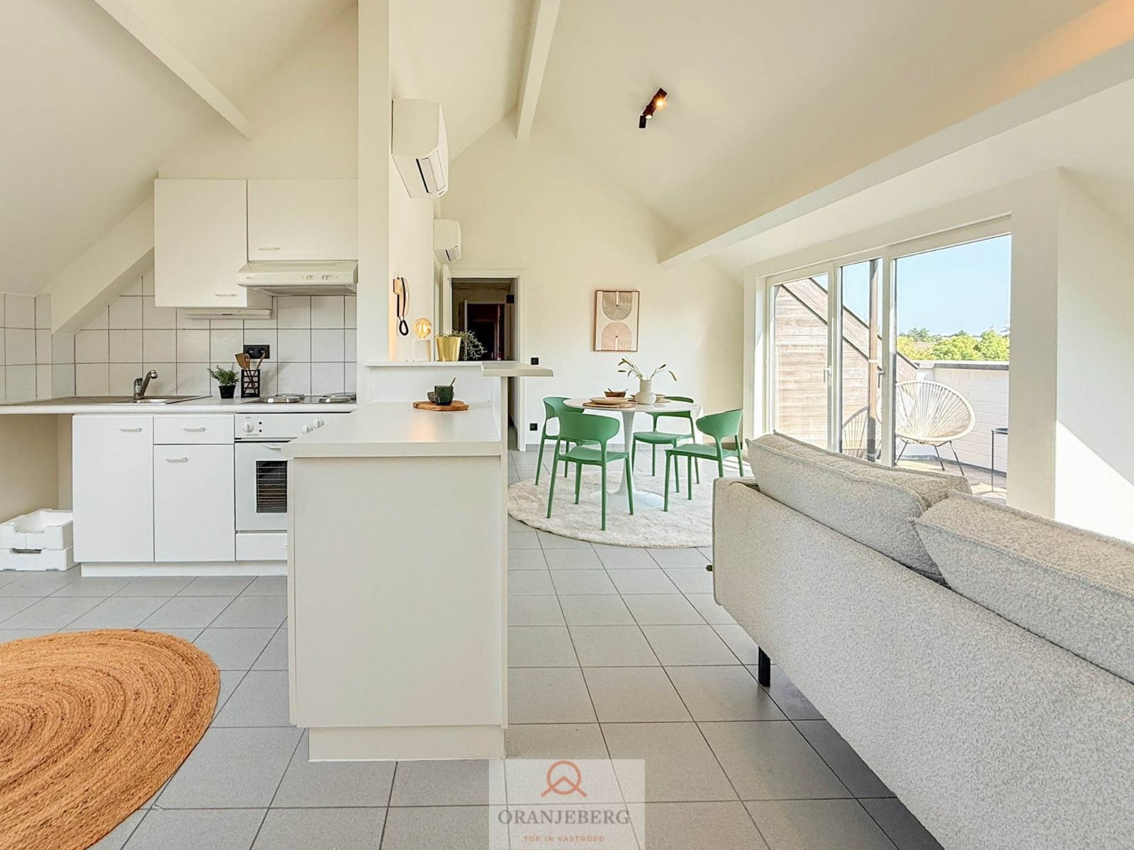 Lichtrijk 1 slpk-appartement met terras Sint-Amandsberg! foto {{pictureIndex}}