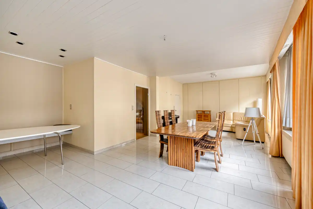 Karaktervolle stadswoning met handelsruimte, tuin en ruime garage in hartje Tongeren foto 5