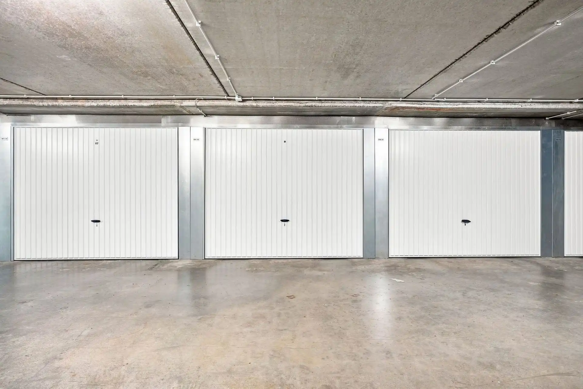 GESLOTEN GARAGE / JACHTHAVEN - CENTRUM foto 2