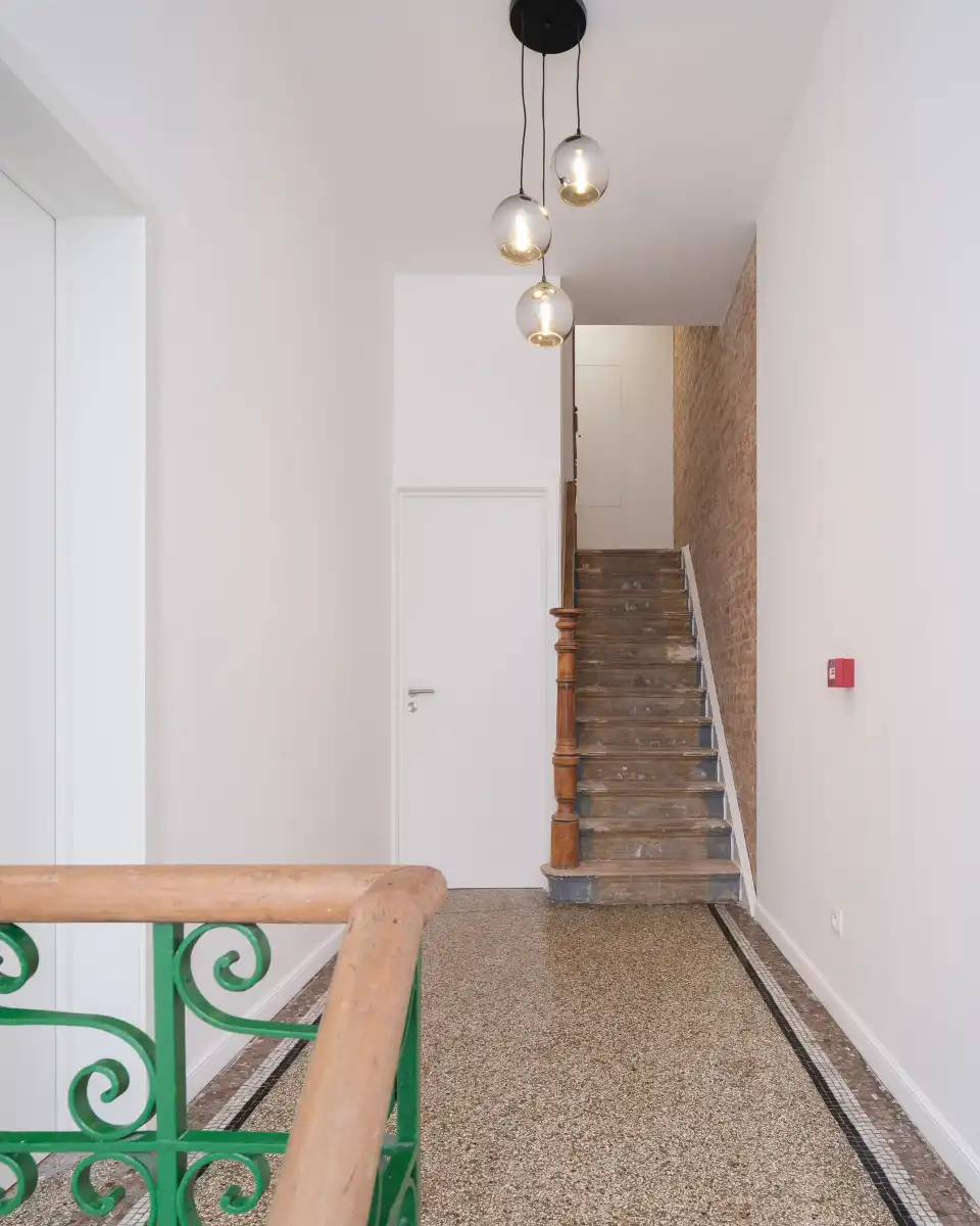 Lichtrijke gerenoveerde city flat te koop vlakbij centrum Gent foto 8