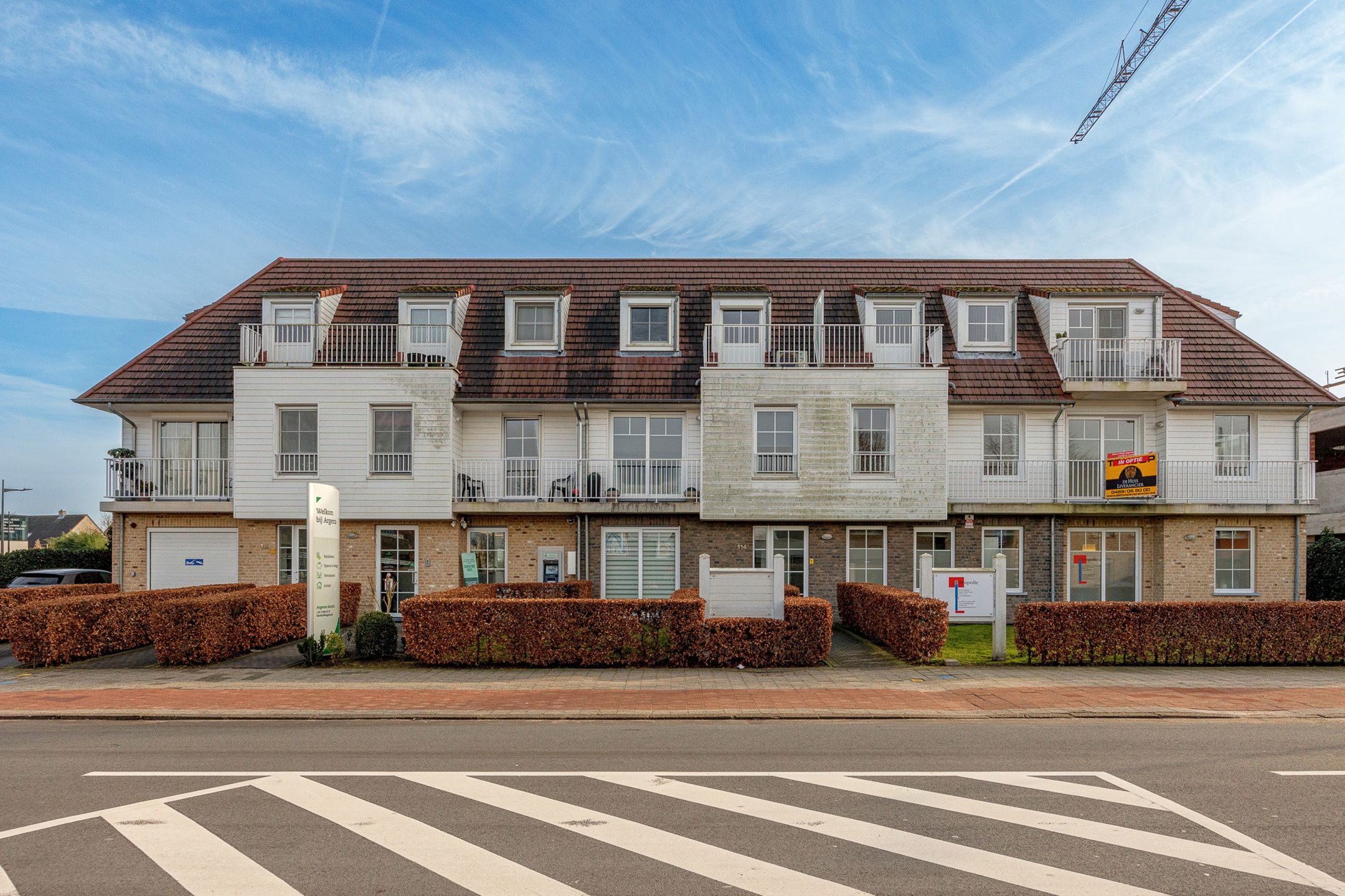 Kantoor 95 m² + tuin en 2 autostaanplaatsen op top locatie foto {{pictureIndex}}