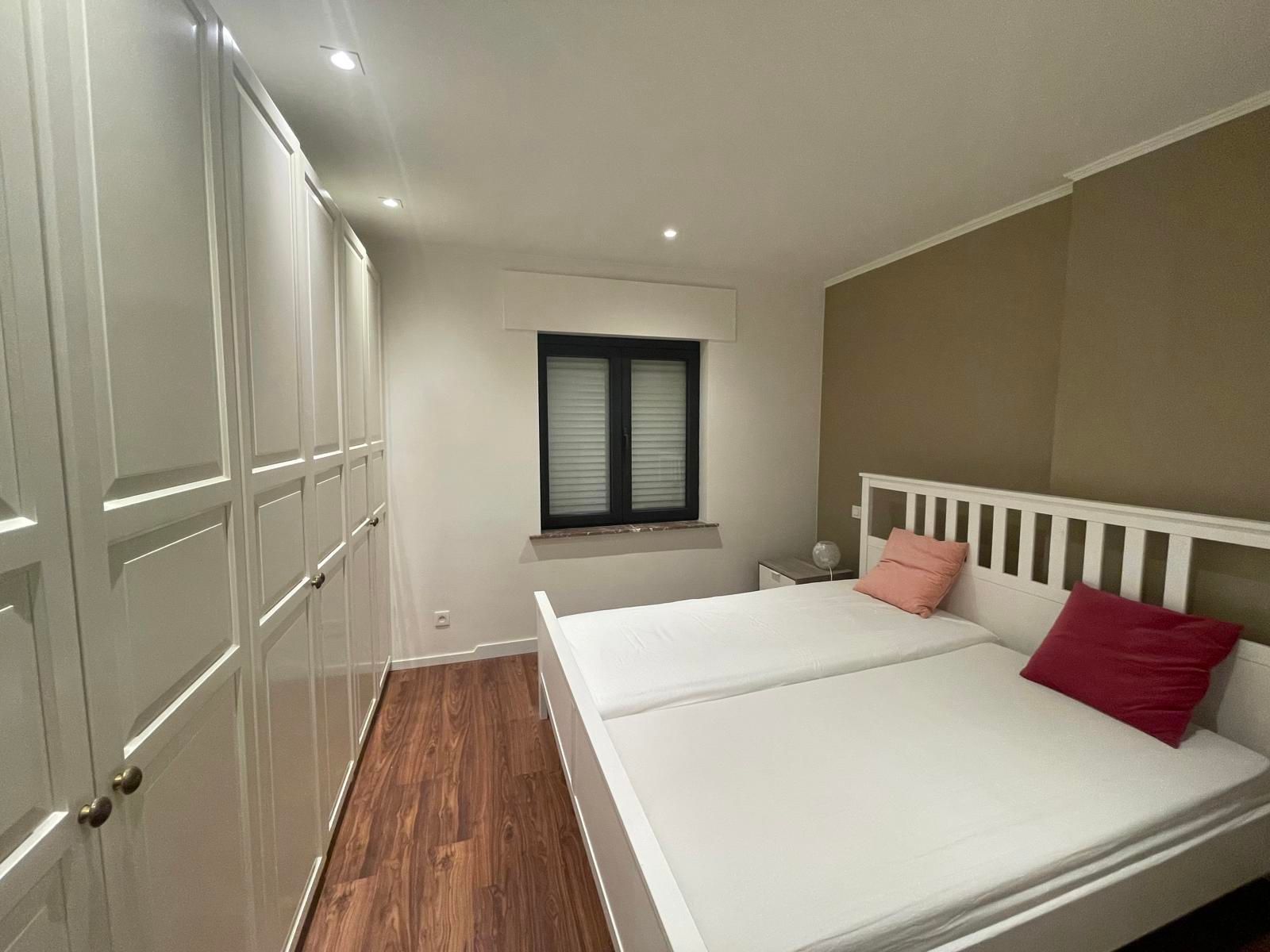 OORDEGEM - Gerenoveerde rijwoning met tuin. foto 13