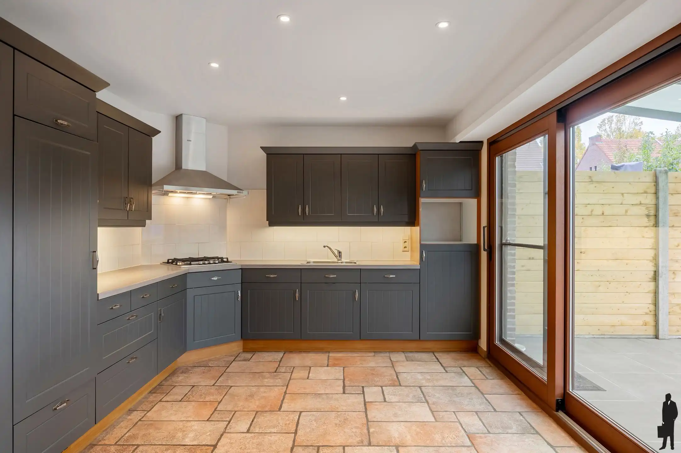 Zeer verzorgde gezinswoning, gelegen in een rustige straat toch zeer centraal nabij scholen/winkels/invalswegen/etc!&nbsp; foto 4