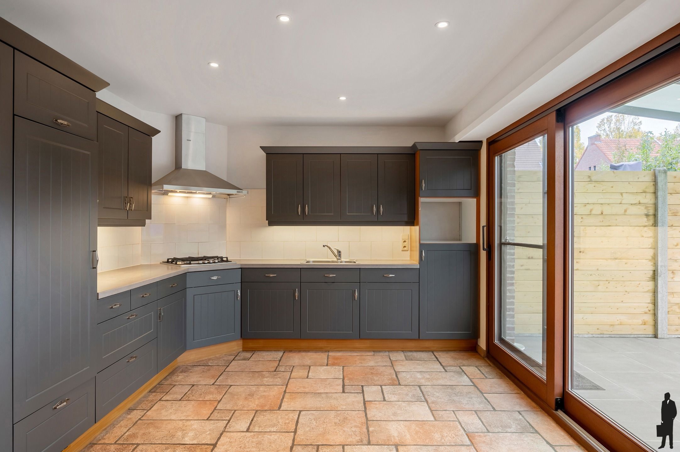 Zeer verzorgde gezinswoning, gelegen in een rustige straat toch zeer centraal nabij scholen/winkels/invalswegen/etc!  foto 4