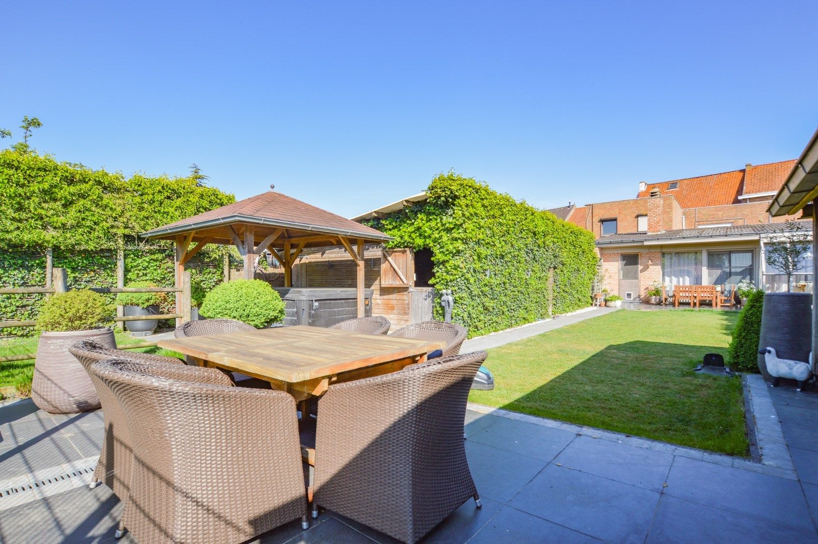 Ruime handelswoning in het centrum van Aartrijke foto 8