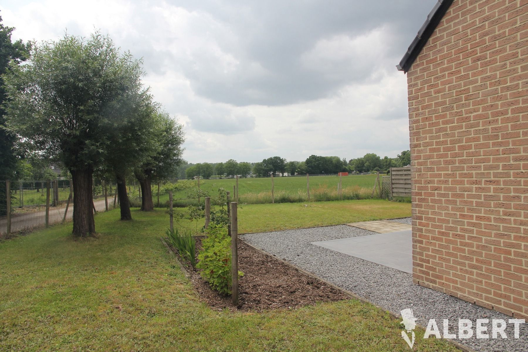 Energiezuinige half open woning in rustige omgeving foto 2