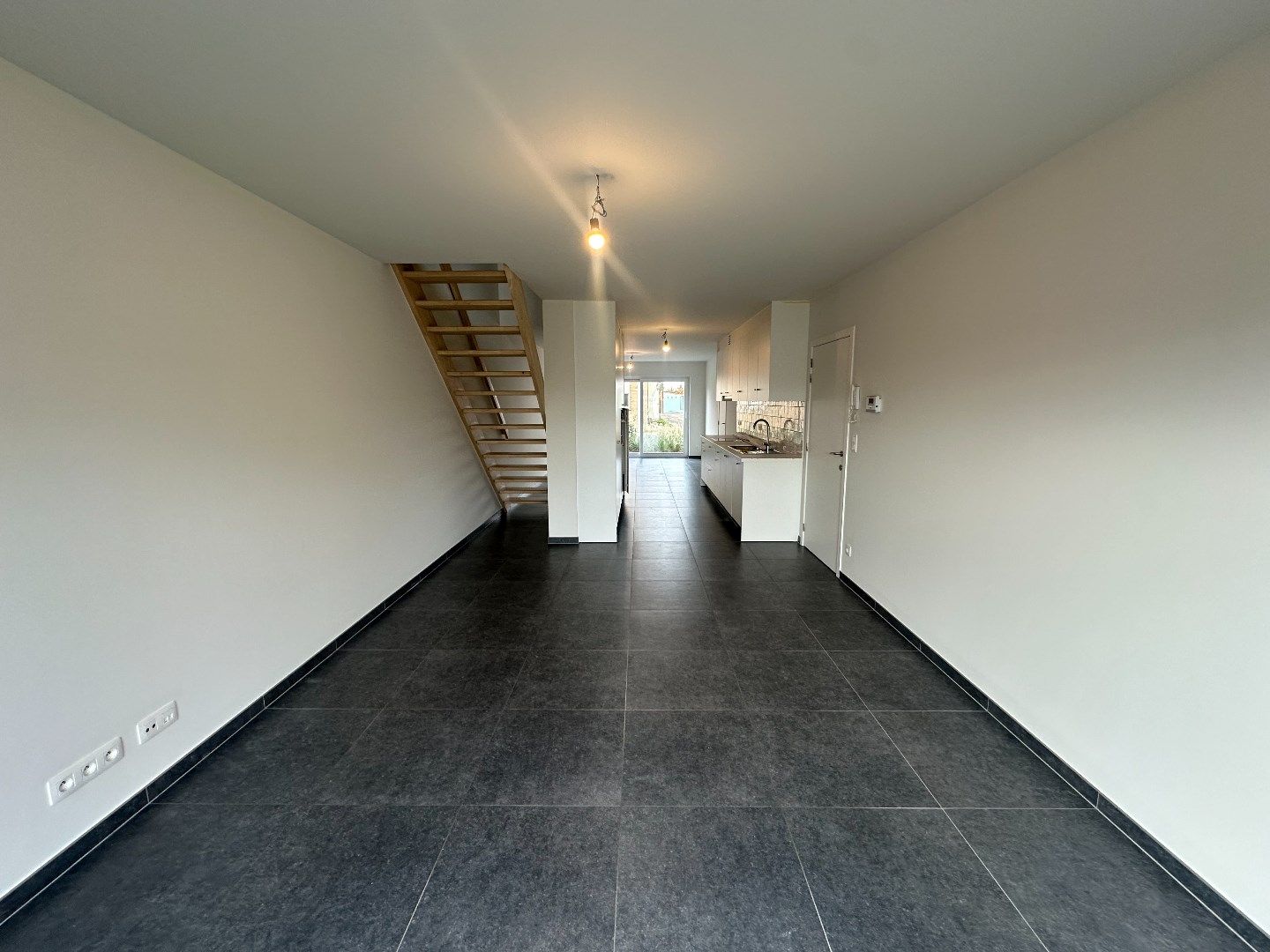 Ruim duplex-appartement met 3 slaapkamers en tuin te Werken foto 4