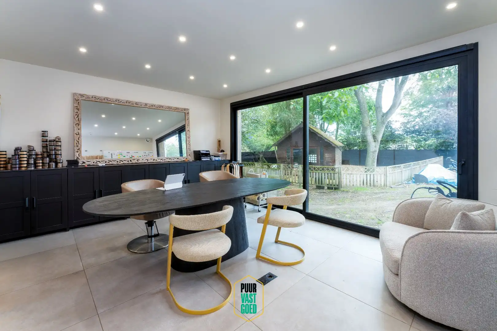 Knap gerenoveerde villa in uitgestrekte tuin foto 22