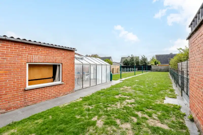 Ruime halfopen woning met potentieel foto 13