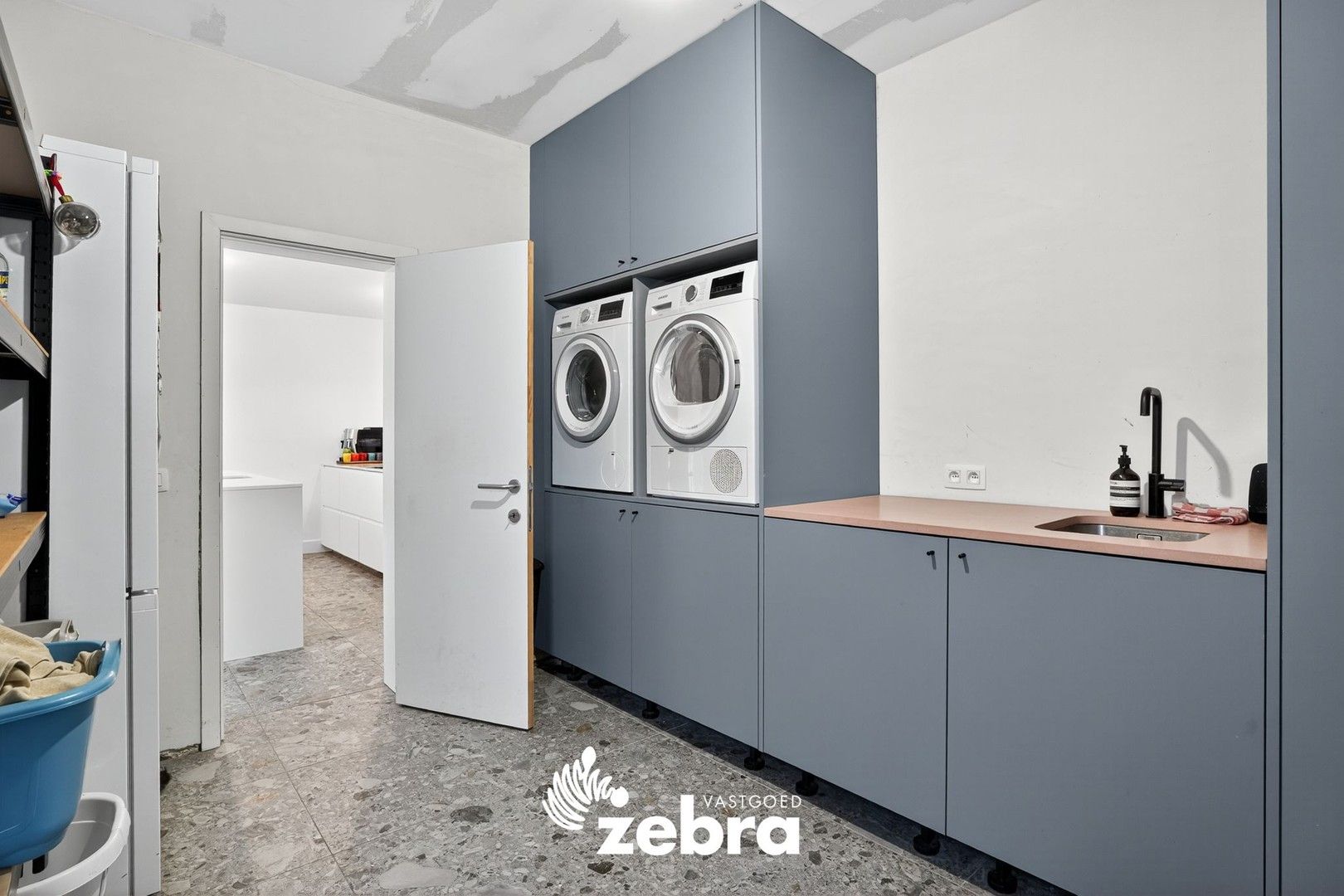 Prachtig gerenoveerde woning in centrum Tielt met garage! foto 13