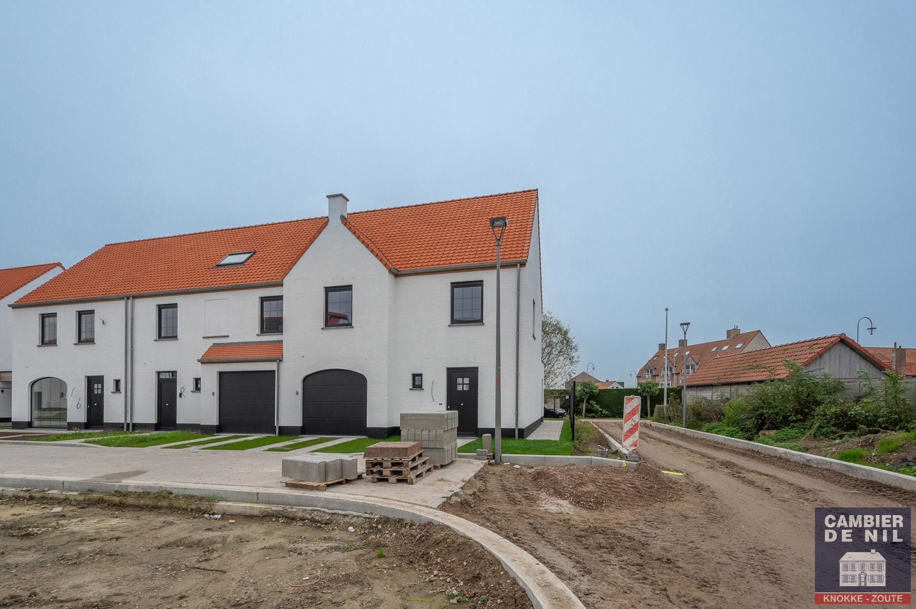 Nieuwbouw woning in een nieuwe residentiële wijk foto 12