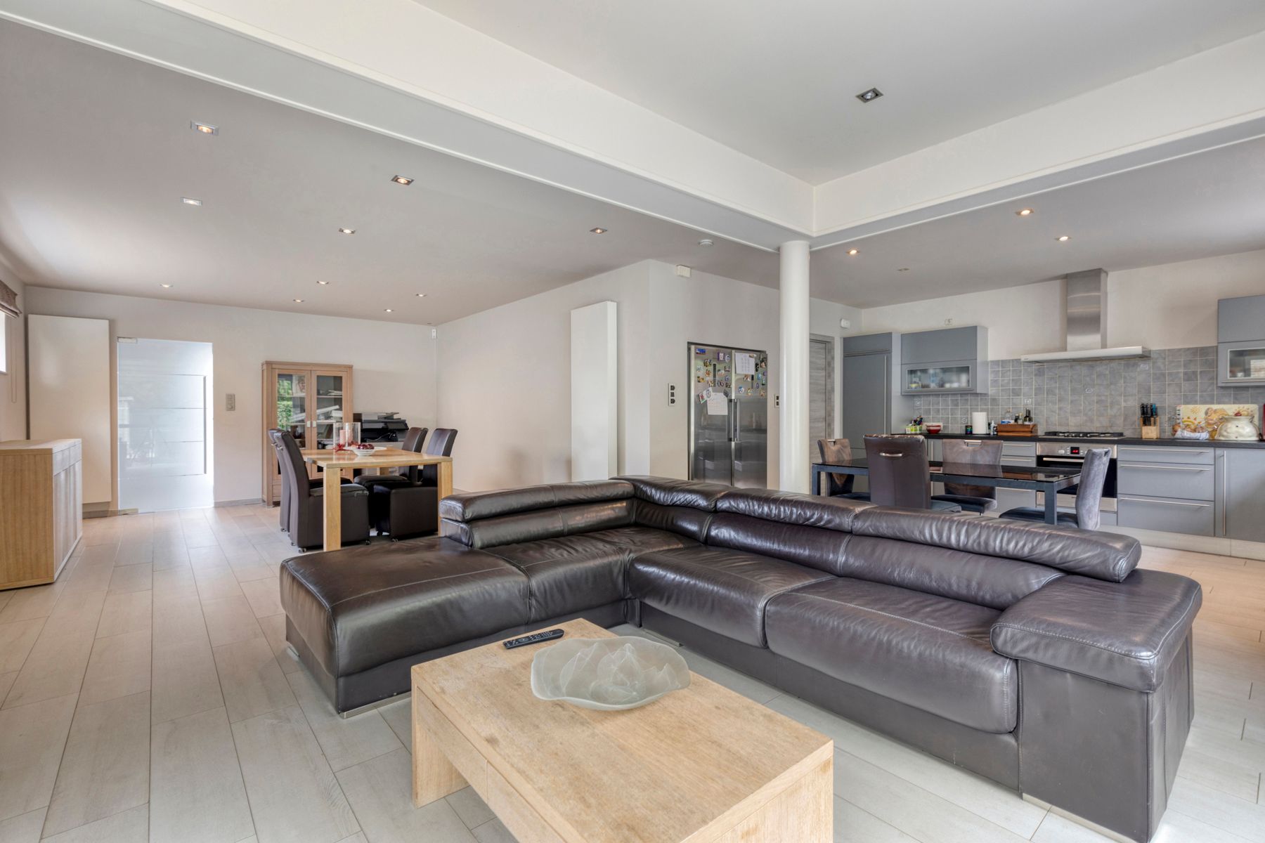 Ruime en instapklare 3-gevelwoning in rustige omgeving foto 4
