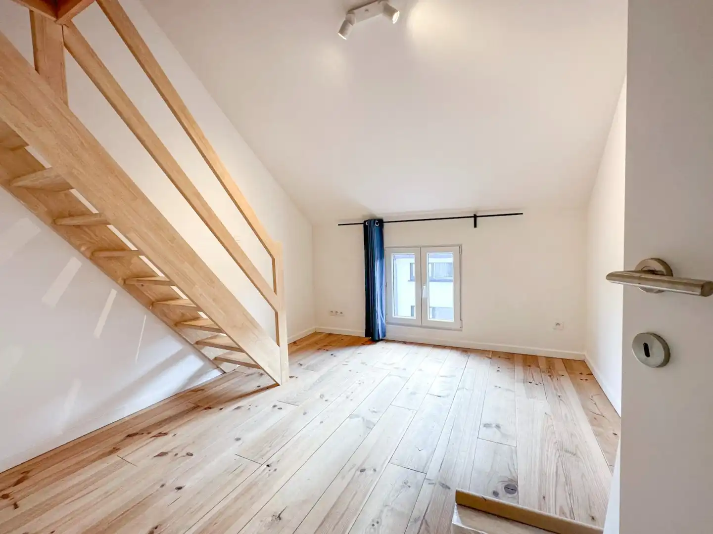 Instapklare stadswoning met 3 slaapkamers en stadskoer in Gent foto 9
