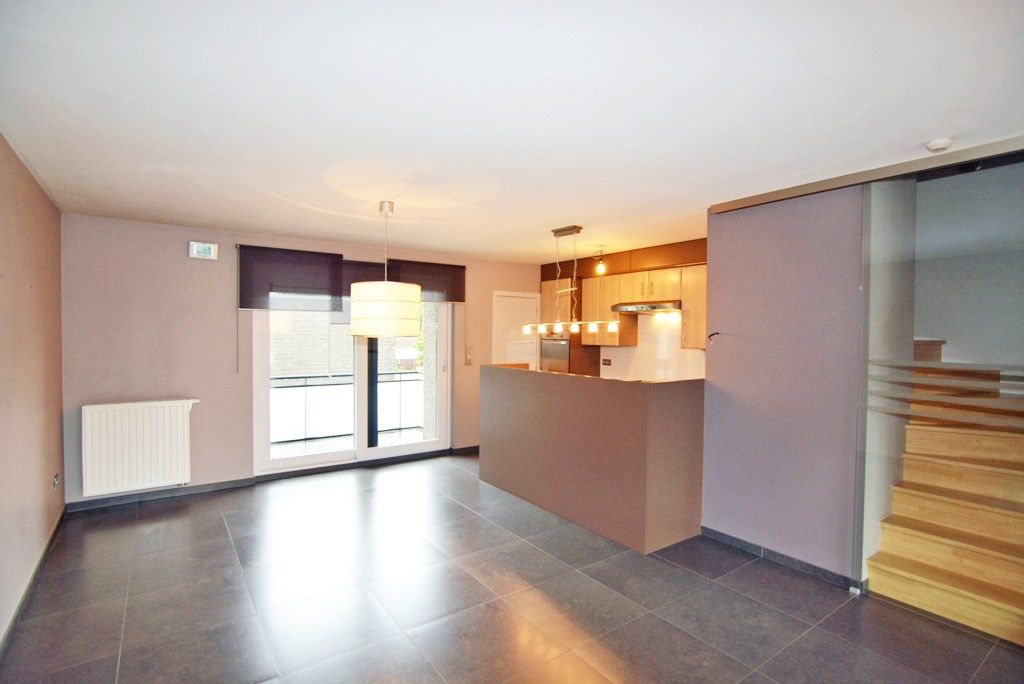 Modern triplex appartement met 3 slpks, terras, kelderberging en autostaanplaats. foto 3