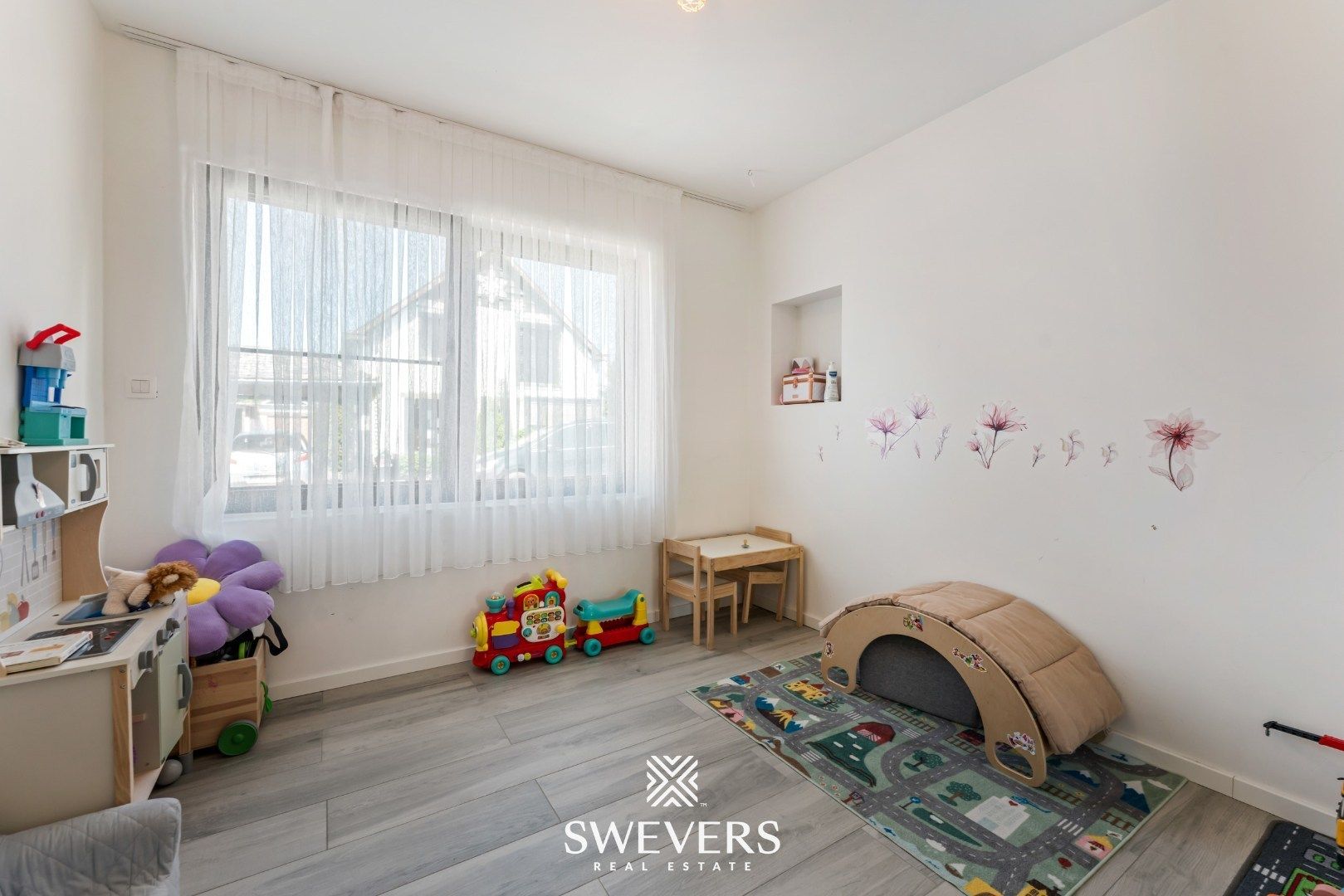 Instapklare, volledig gerenoveerde woning met zonnige tuin en grote garage foto 15