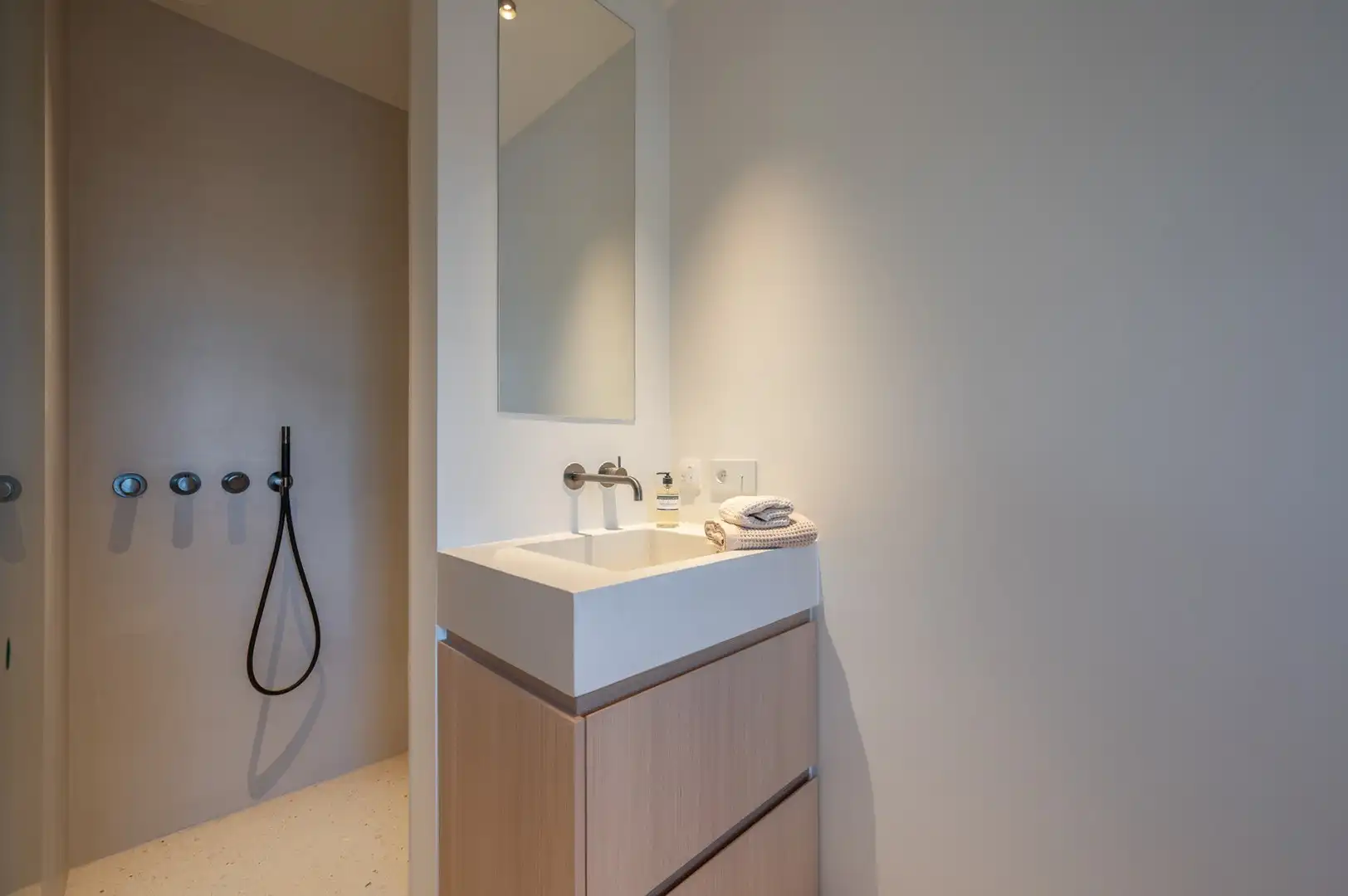 Instapklare nieuwbouwvilla met 5 slaapkamers en zuidgerichte tuin foto 18