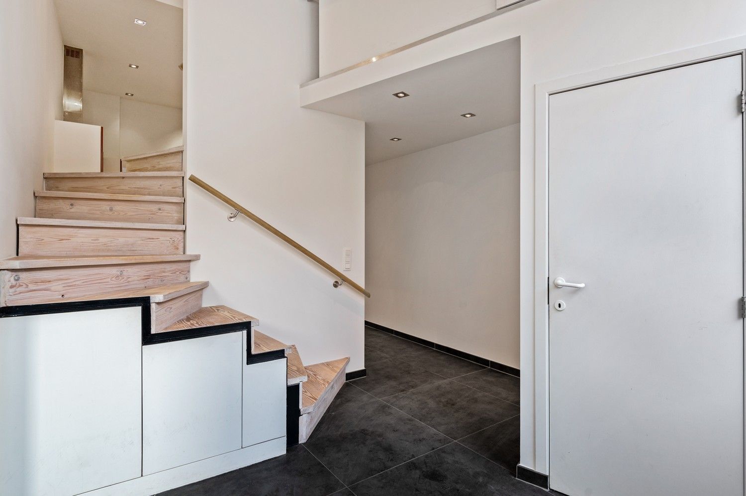 Instapklare woning met 2 slaapkamers en tuin te Lier! foto 4