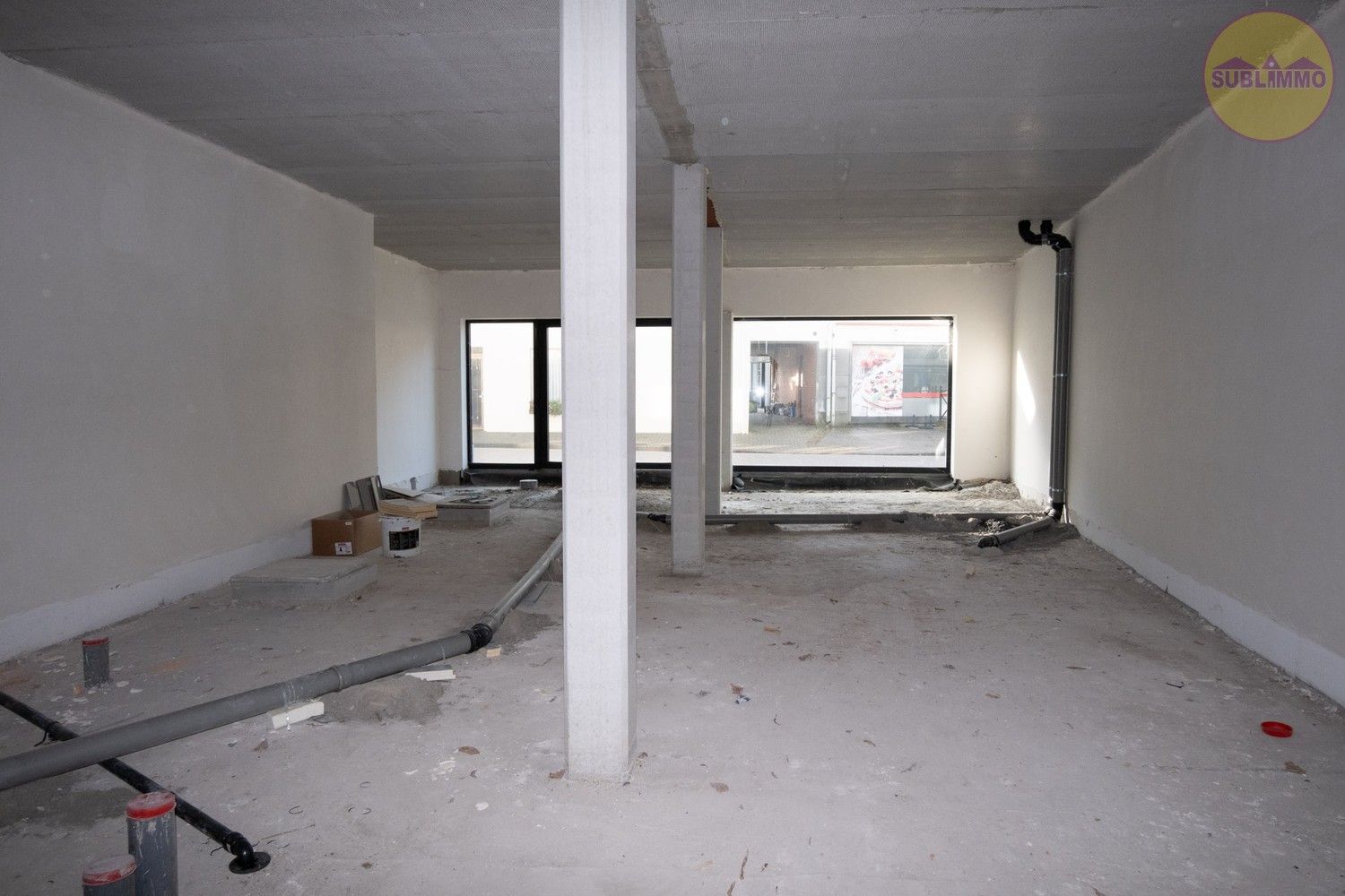 Gelijkvloers handelspand (113m²) op commerciële toplocatie in centrum Meerhout. foto 6