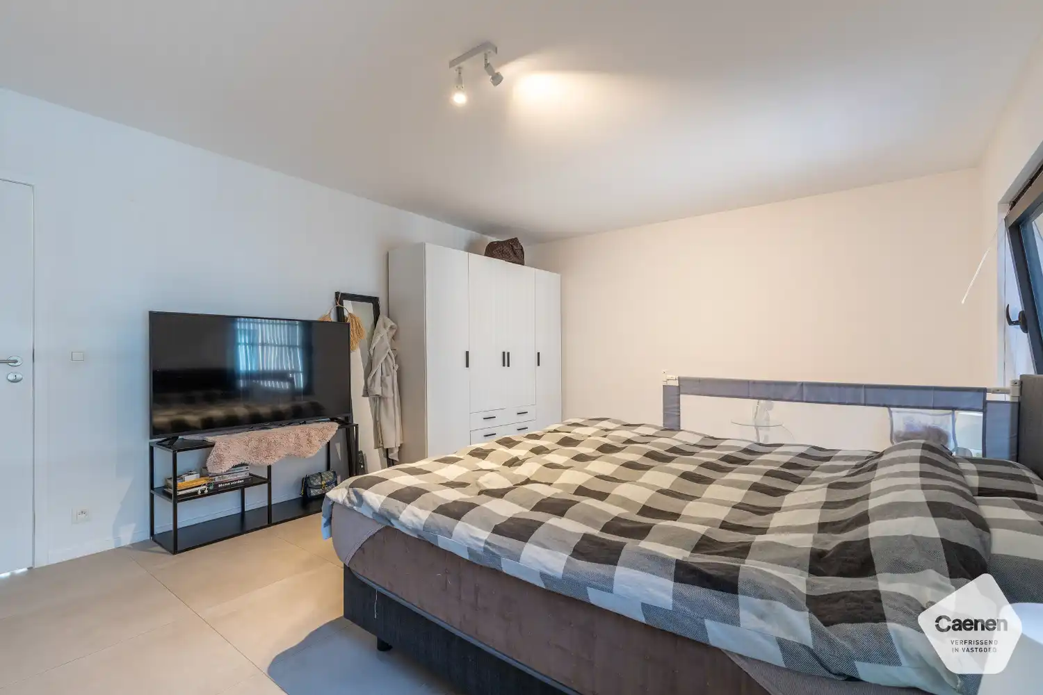 Zéér ruim appartement met 2 slaapkamers en groot terras. foto 9