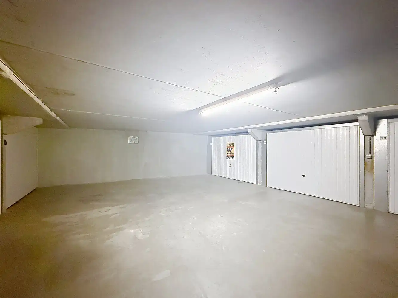 Gesloten garagebox achter de Zeedijk te Heist foto 2