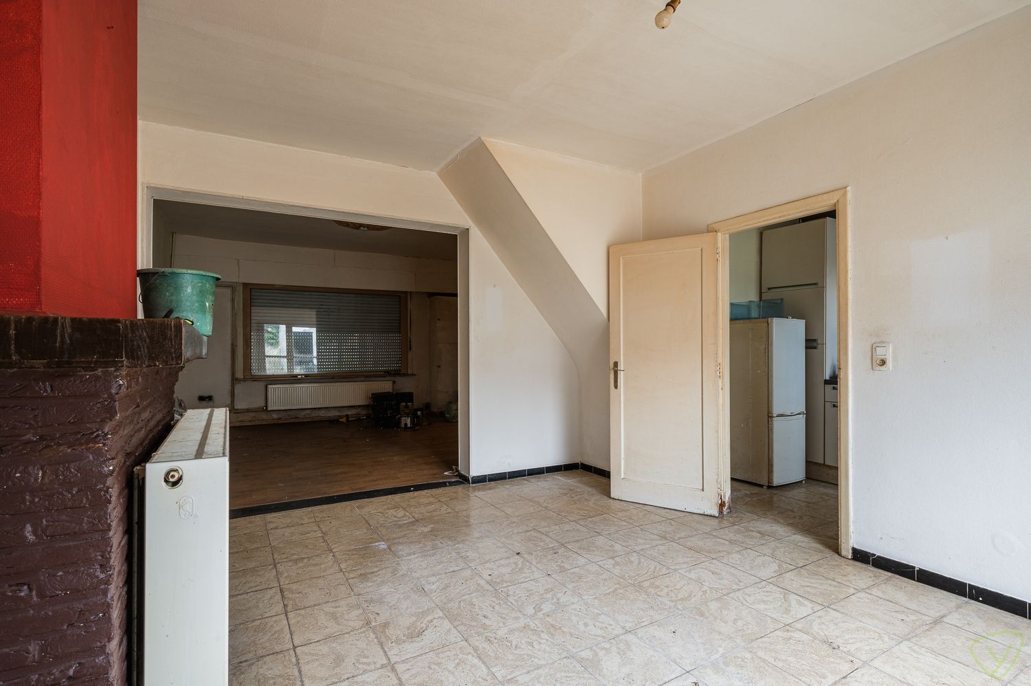 Op te frissen woning met verrassend ruime stadstuin in hartje Eeklo foto 5
