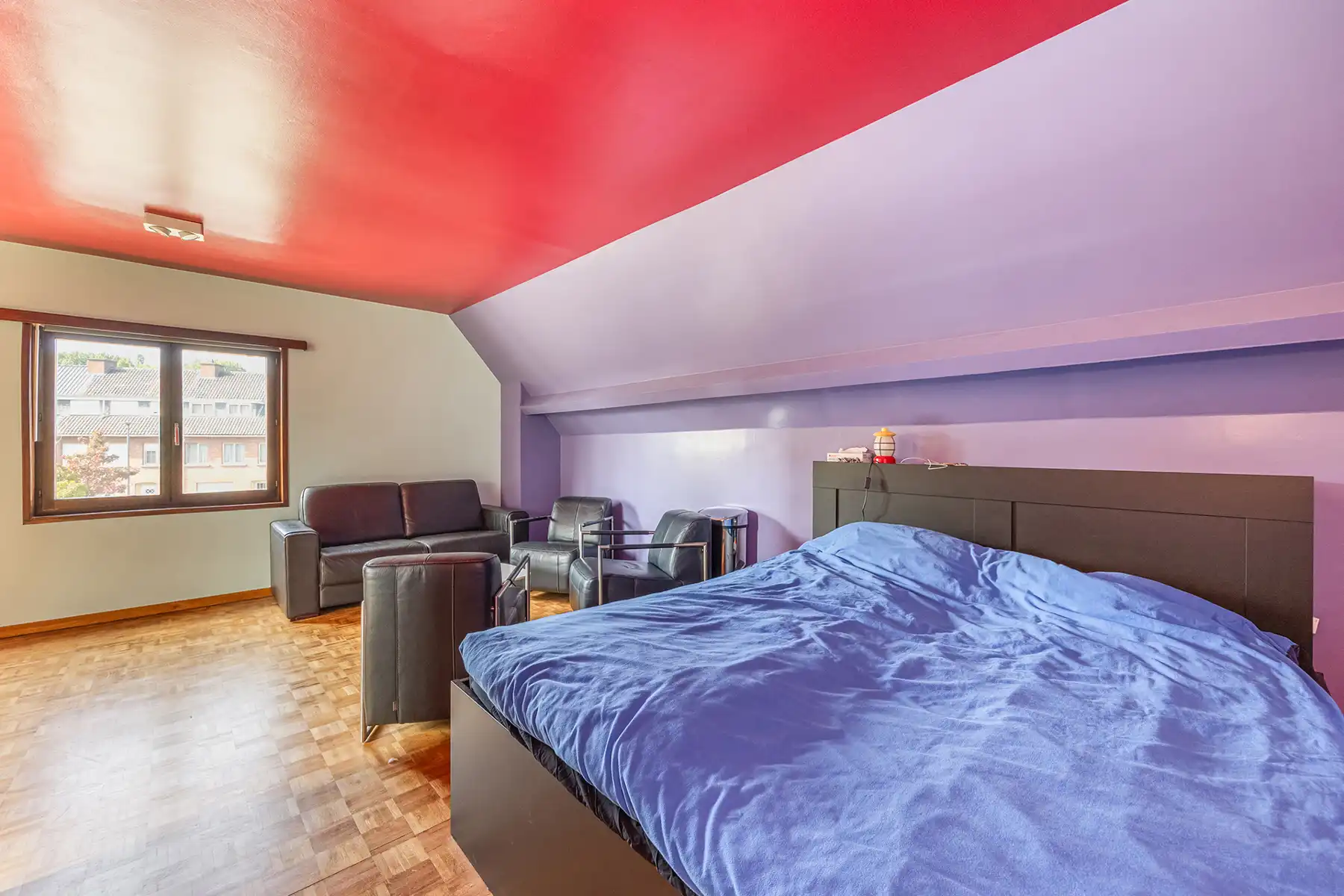 Landhuis met 4 slaapkamers, dubbele oprit en zonnige tuin! foto 16