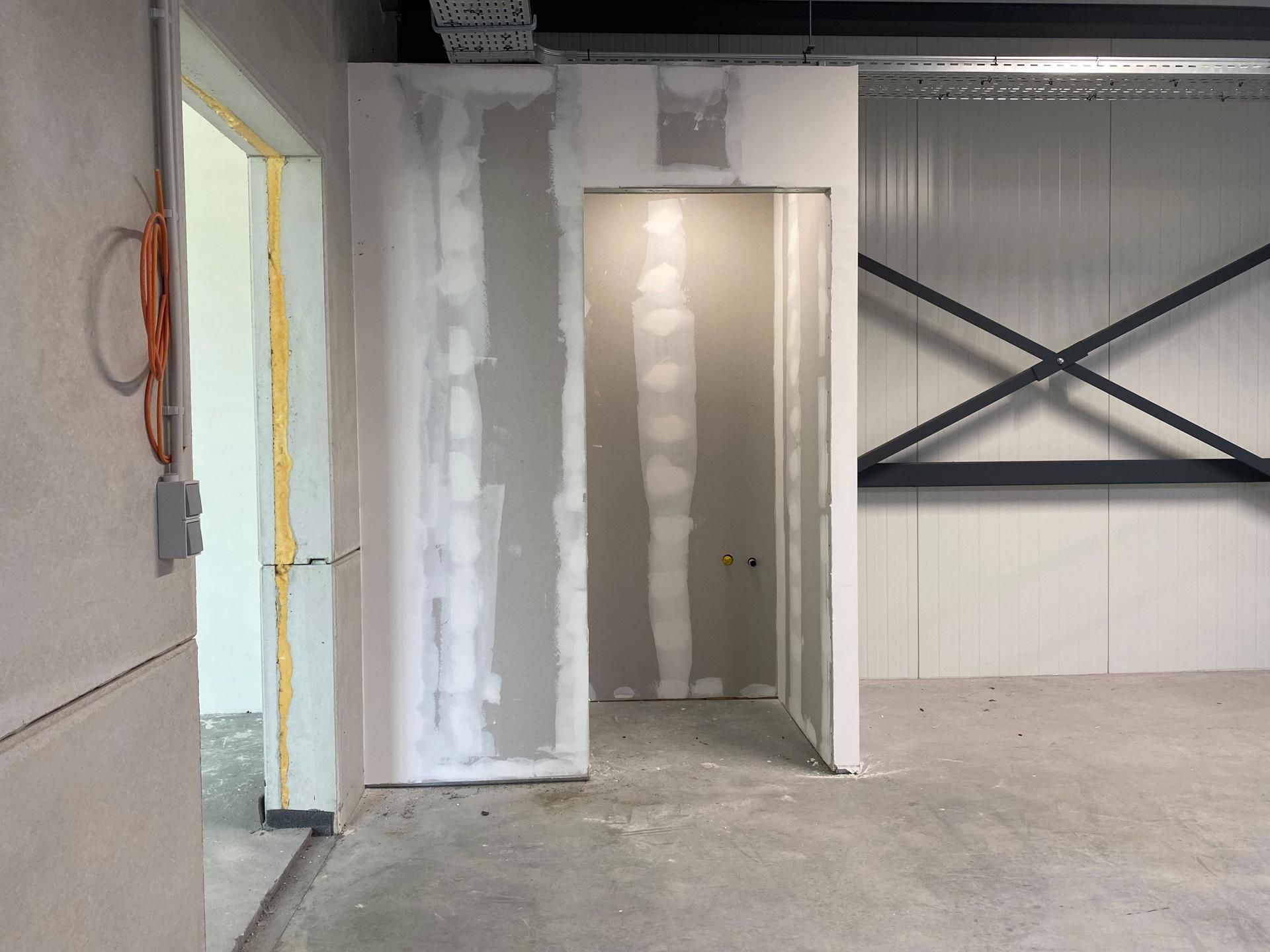 Nieuwbouw KMO-unit met 6 autostaanplaatsen te Beerse. foto 8