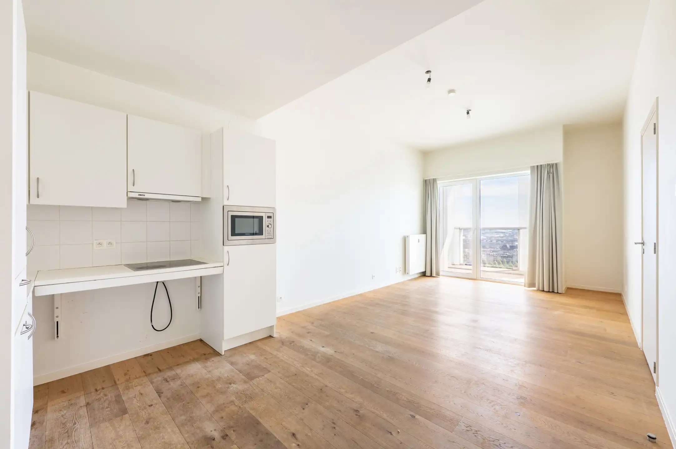 Lichtrijk appartement met terras en EPC A foto 5