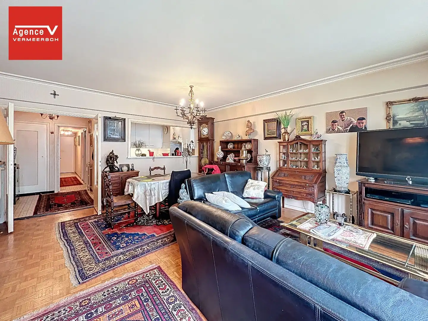 Op te frissen appartement met topligging aan het Marie-Joséplein. foto 2