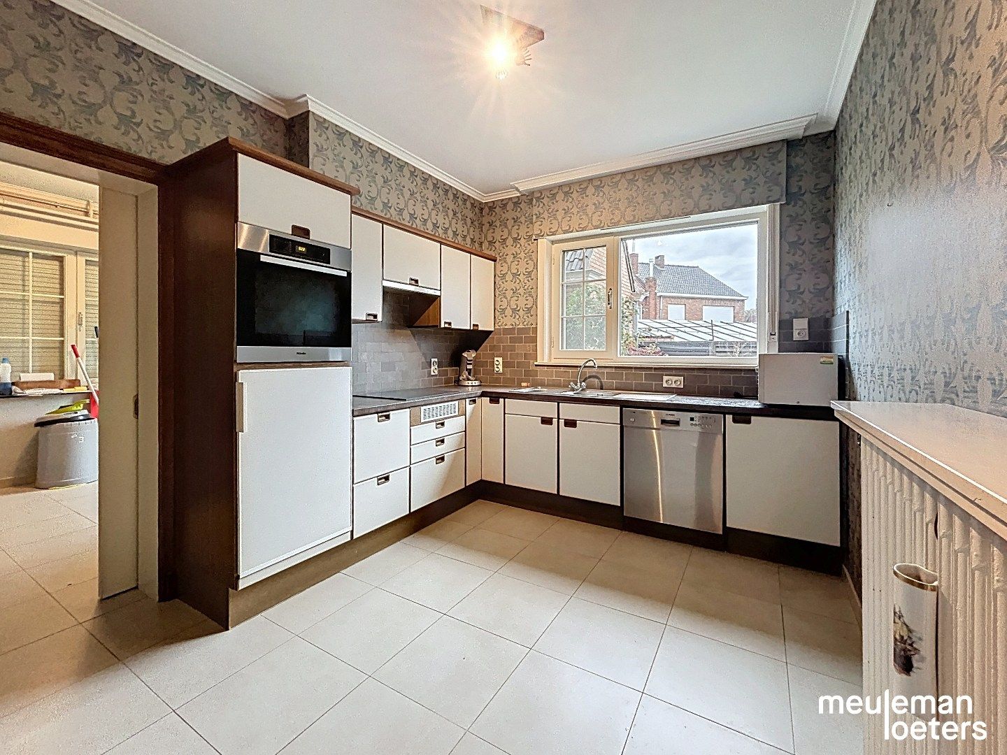 Ruime gezinswoning met garage foto 7