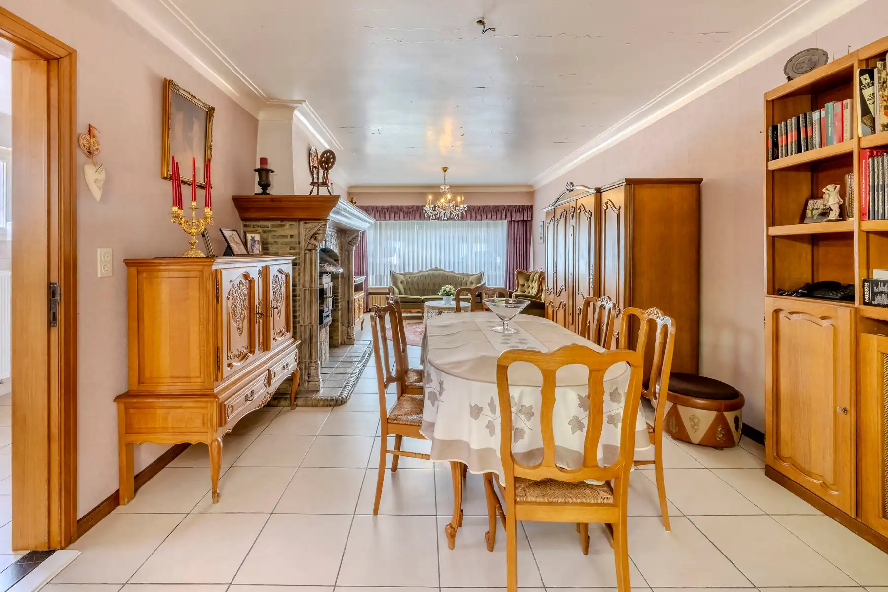 Te renoveren halfopen woning met 3 slp, garage en tuin. foto 2