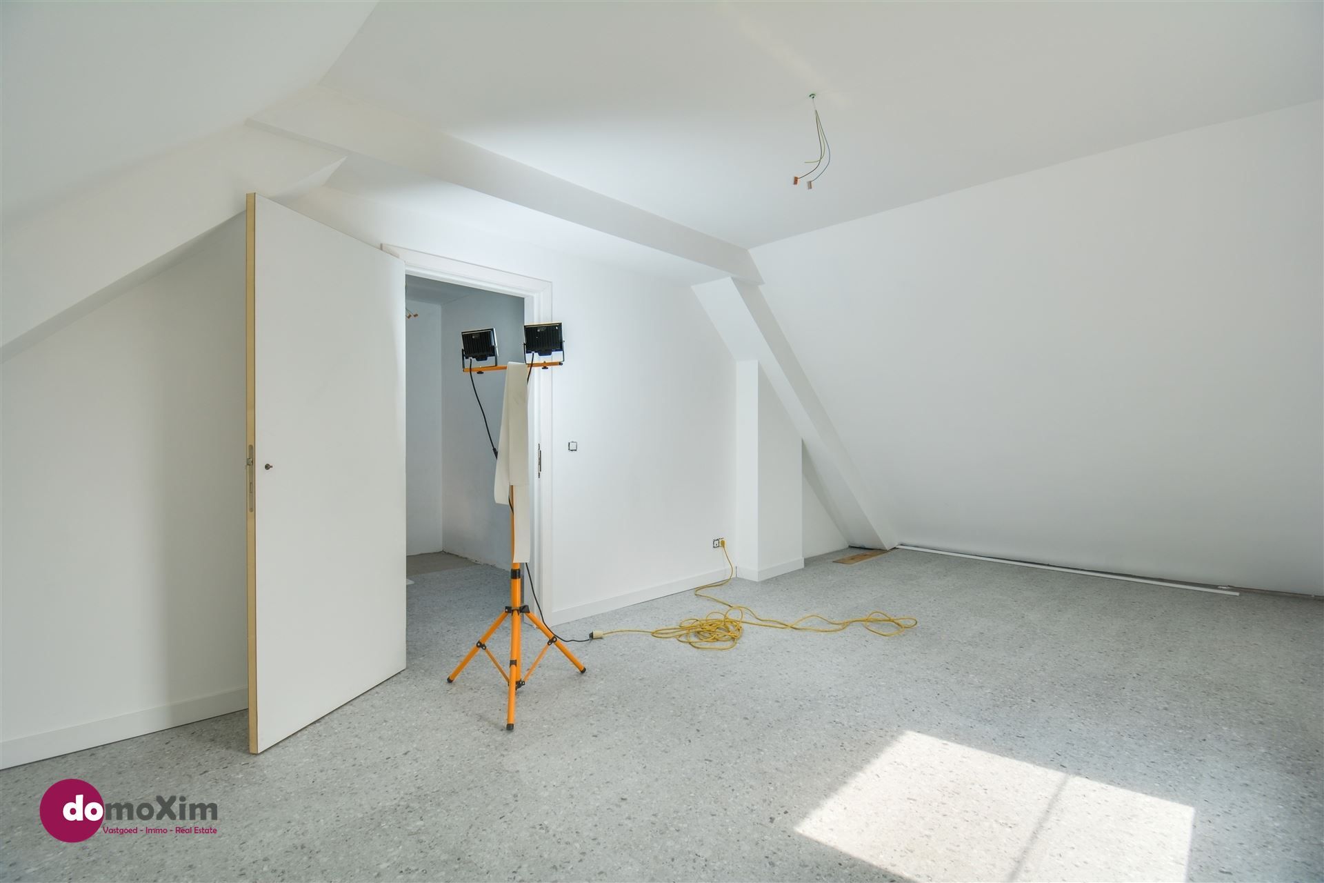Gerenoveerde woning met loods, stallen en serre op een terrein van 32 are foto 10