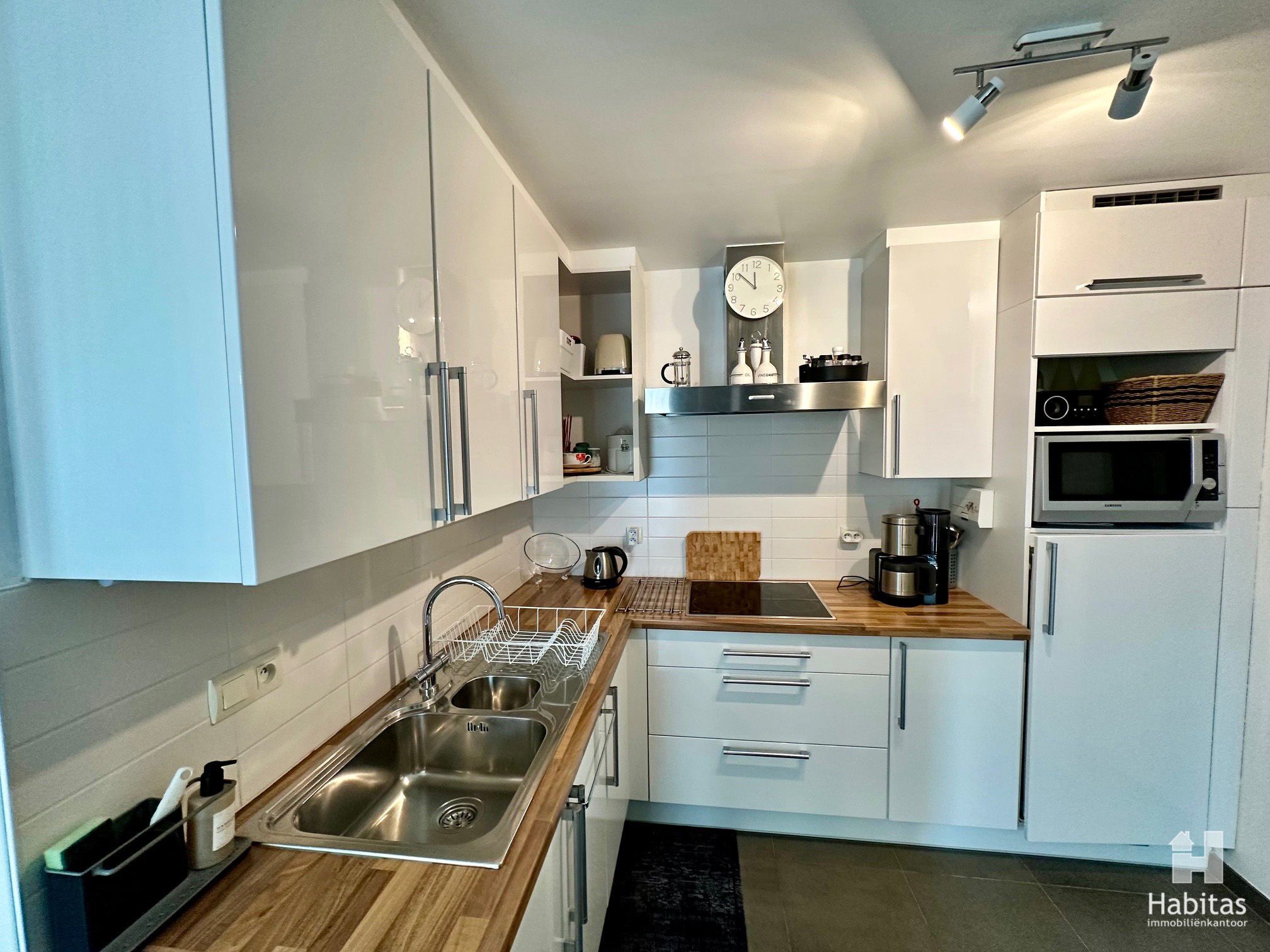  ruim, volledig gemeubeld in instapklaar appartement foto 6