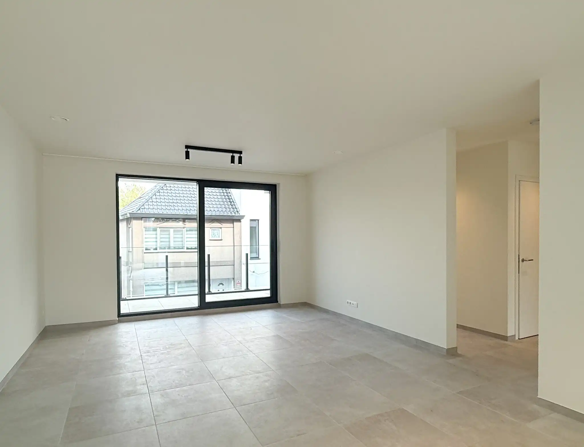 Nieuwbouwappartement op de eerste verdieping met terras en twee slaapkamers foto {{pictureIndex}}