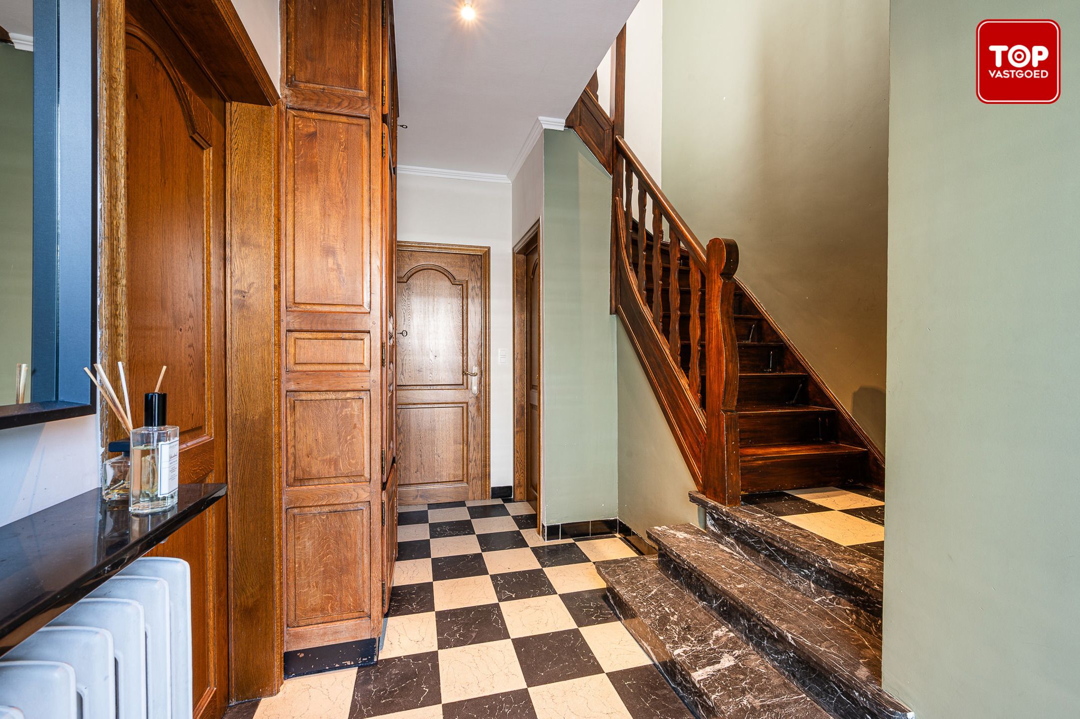 Instapklare halfopen bebouwing met drie slaapkamers foto 2