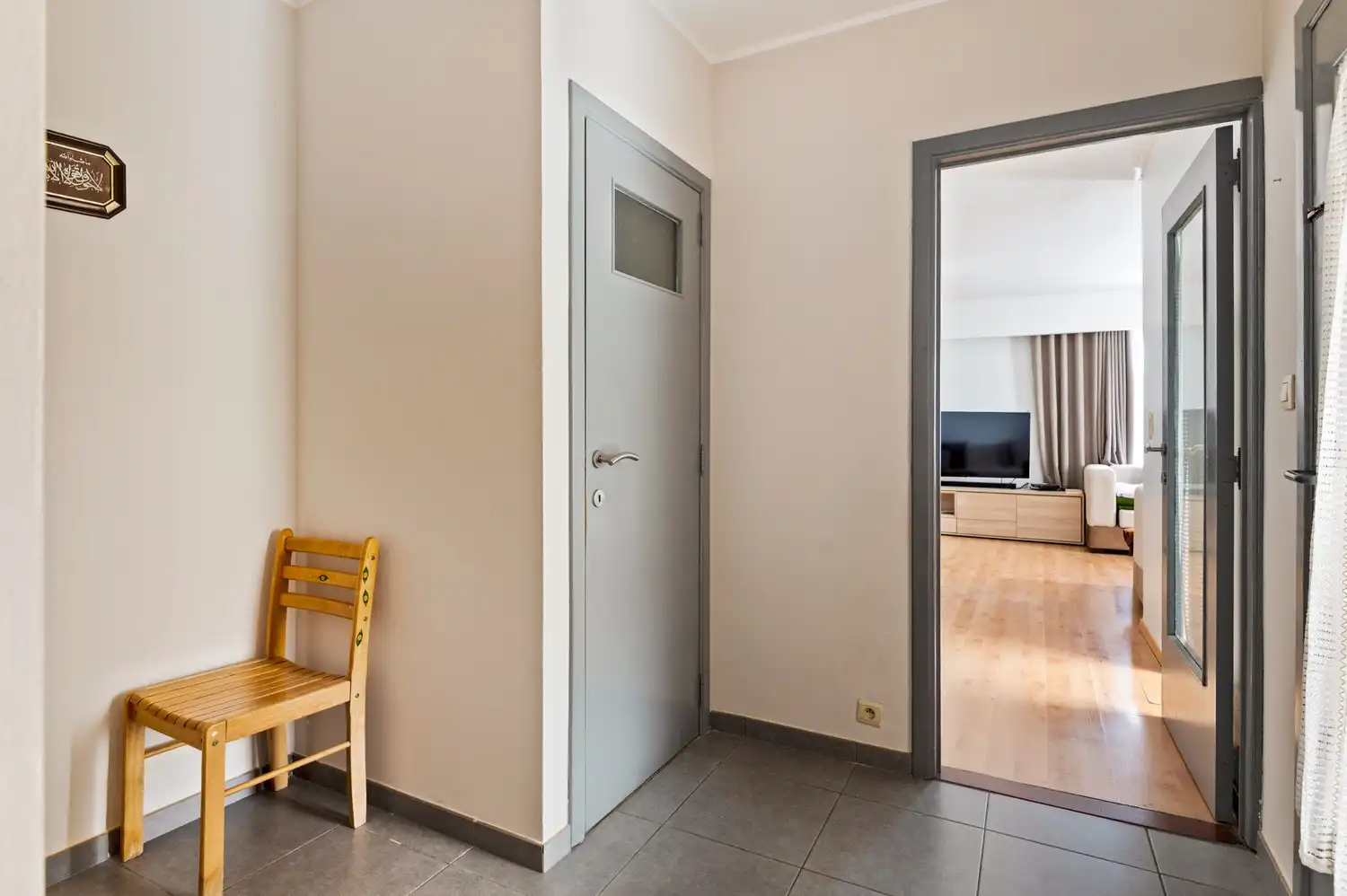 Appartement met 2 slaapkamers en 2 garages in de Unitas Wijk! foto 2