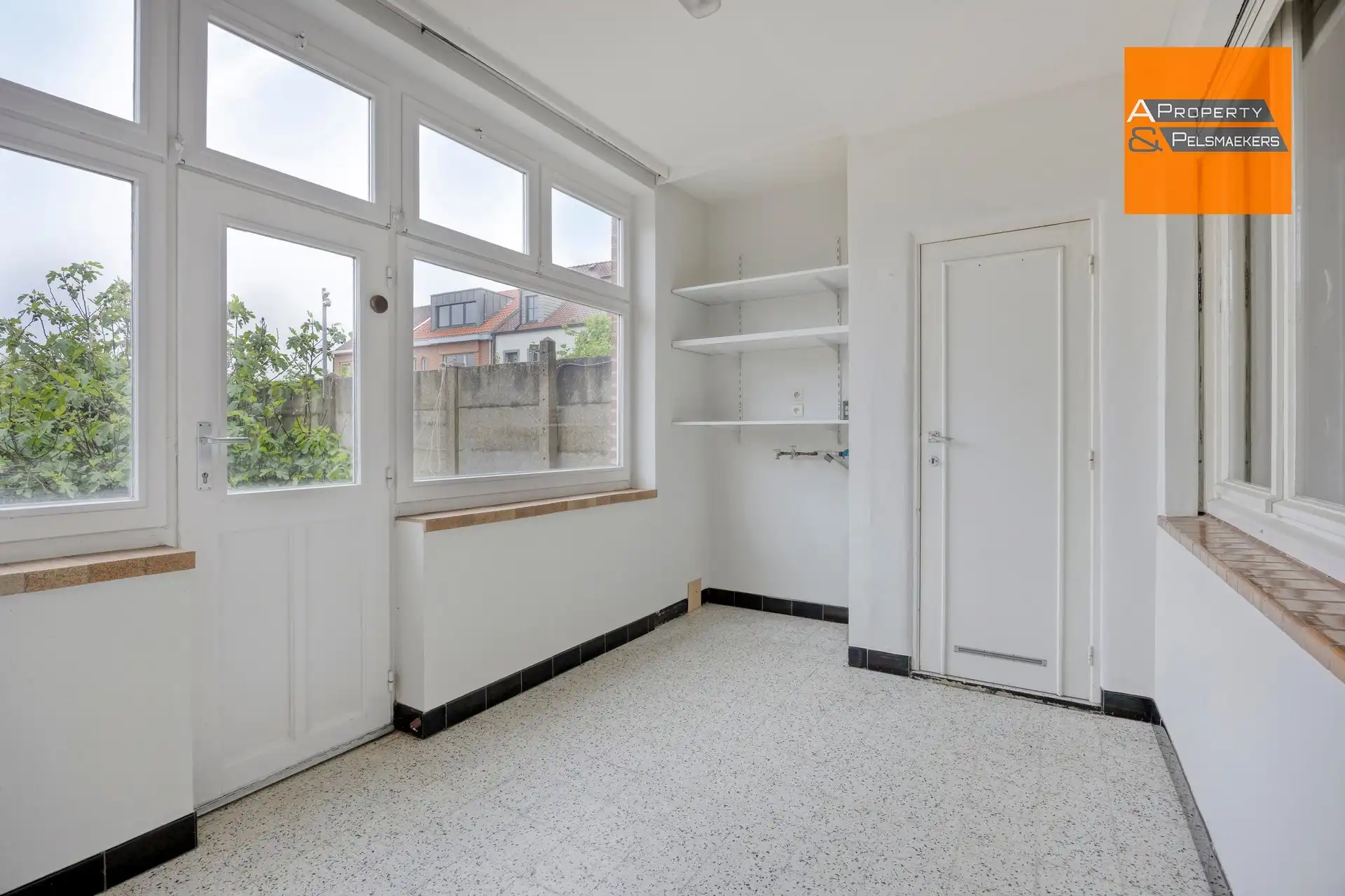 Kleine opbrengsteigendom met 2 appartementen te renoveren foto 15