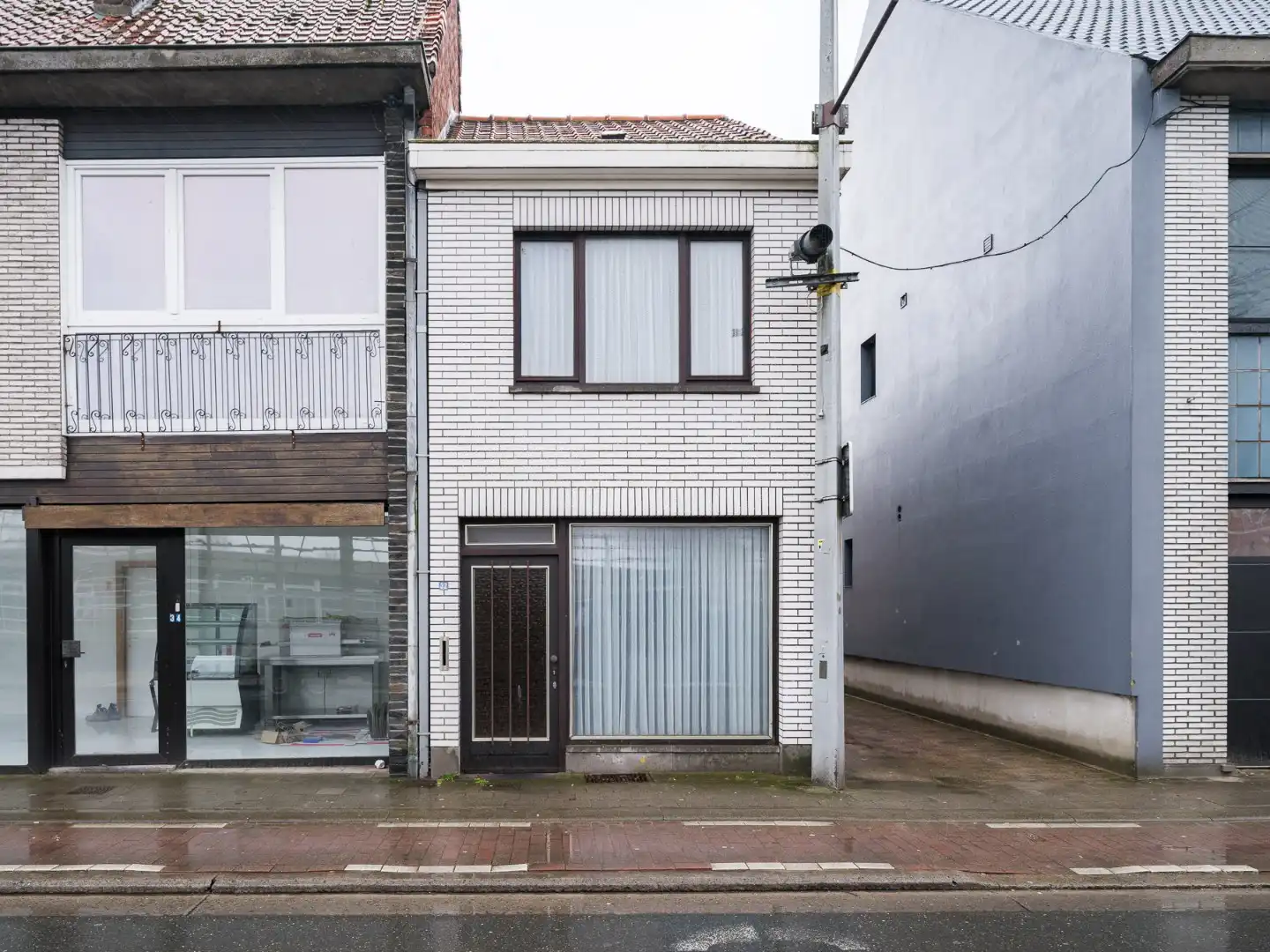 Te renoveren stadswoning nabij het centrum van Eeklo foto {{pictureIndex}}