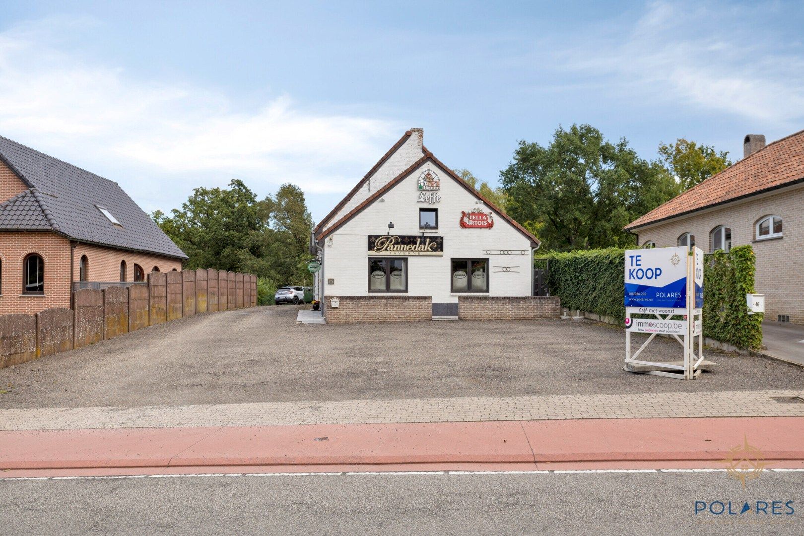 Goed gelegen taverne met woonst en grote parking foto {{pictureIndex}}