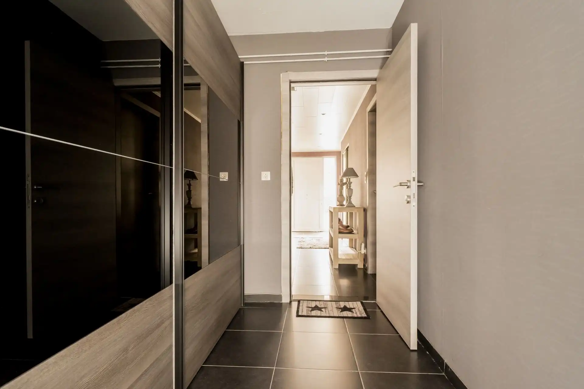 Instapklare bel-etagewoning met garage, tuin en zonnig terras foto 22