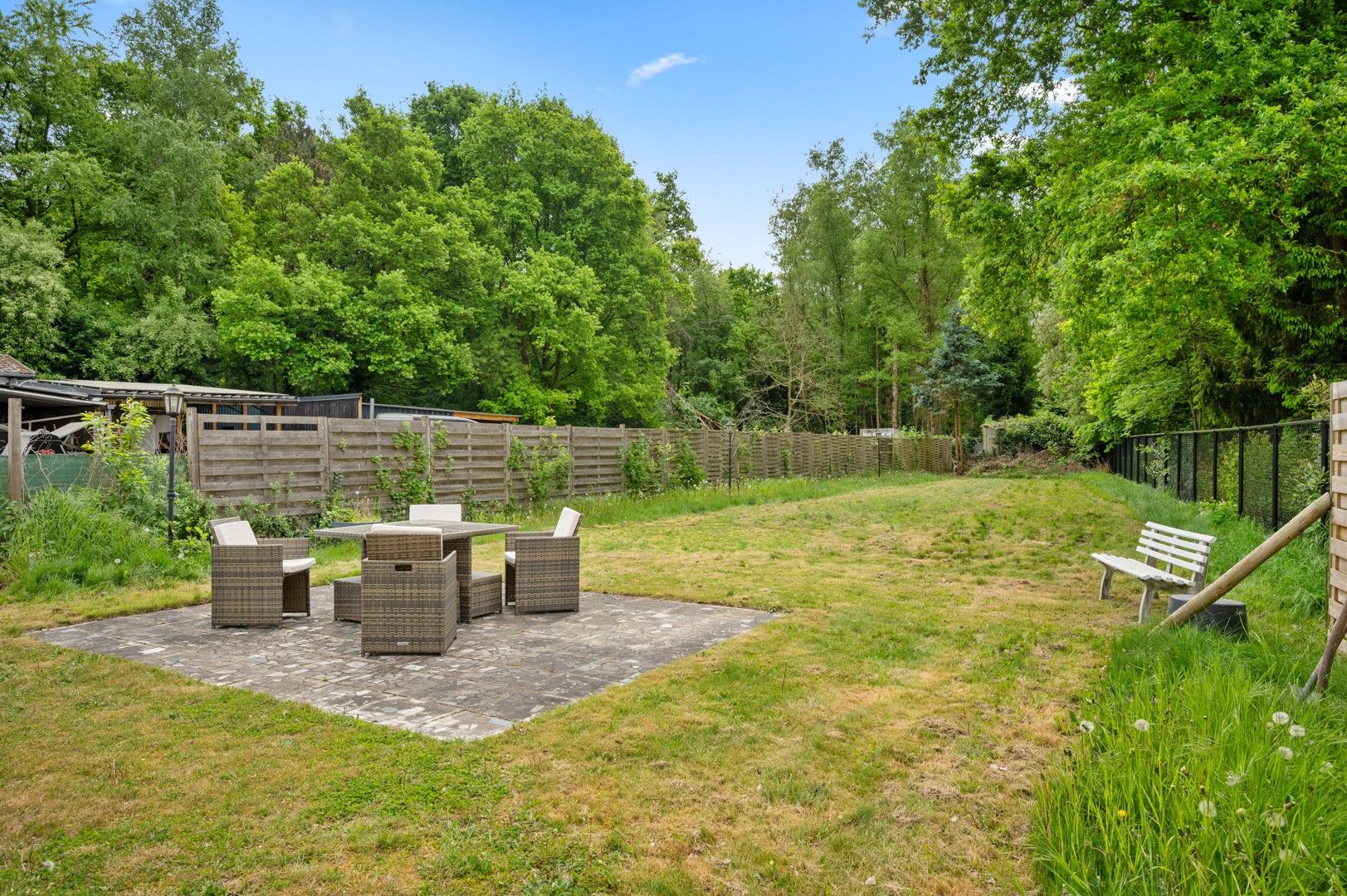 Charmante woning in een groene en rustige woonomgeving foto 2