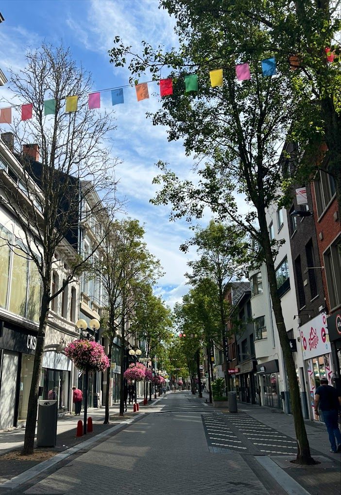 MODERN COMMERCIEEL GELIJKVLOERS GASTHUISSTRAAT foto 2