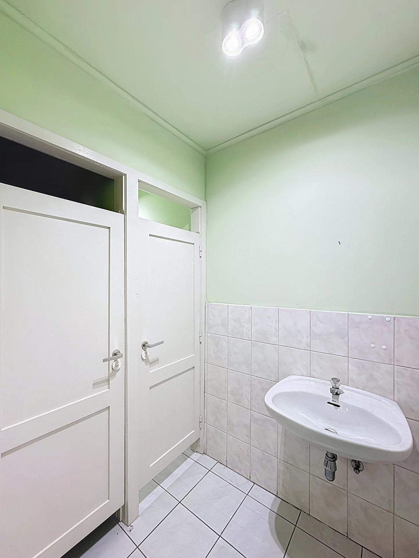 Gezellig handelspand voorzien van keuken en sanitair op toplocatie in Mol-centrum. foto 9