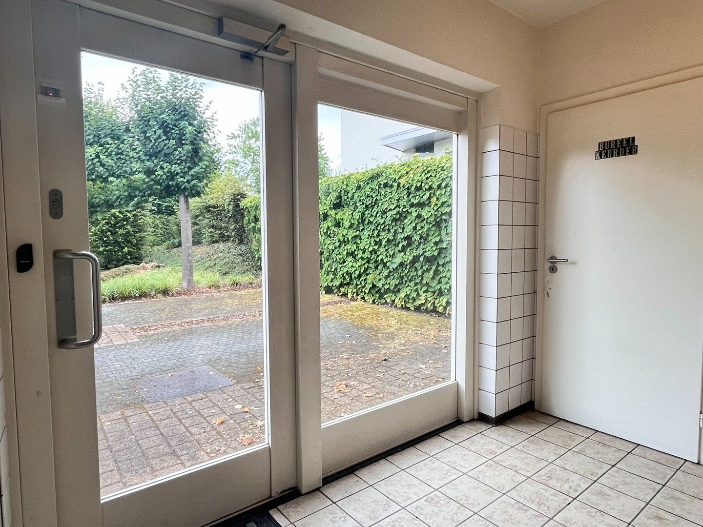 Gelijkvloerse koel- en handelsruimtes met laad- en loskade foto 8