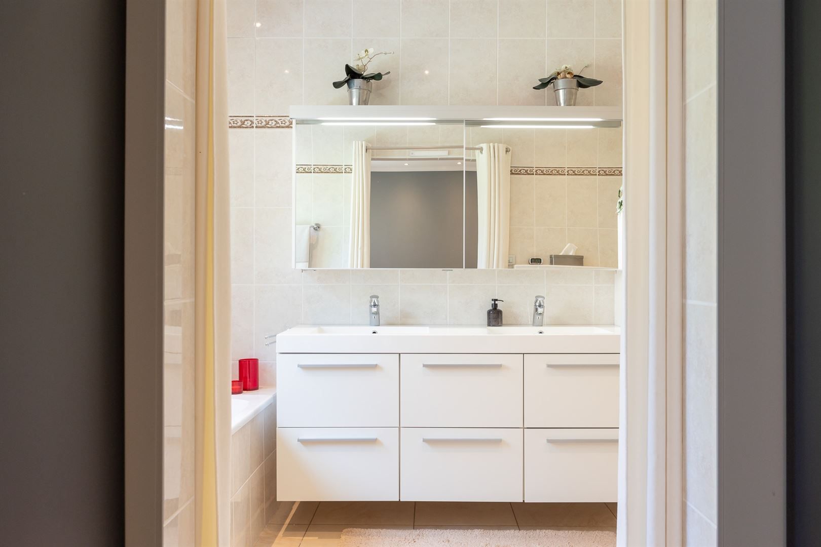 Een moderne villa met 4 ruime SLKS  nabij het centrum van Heide- Kalmthout. foto 18