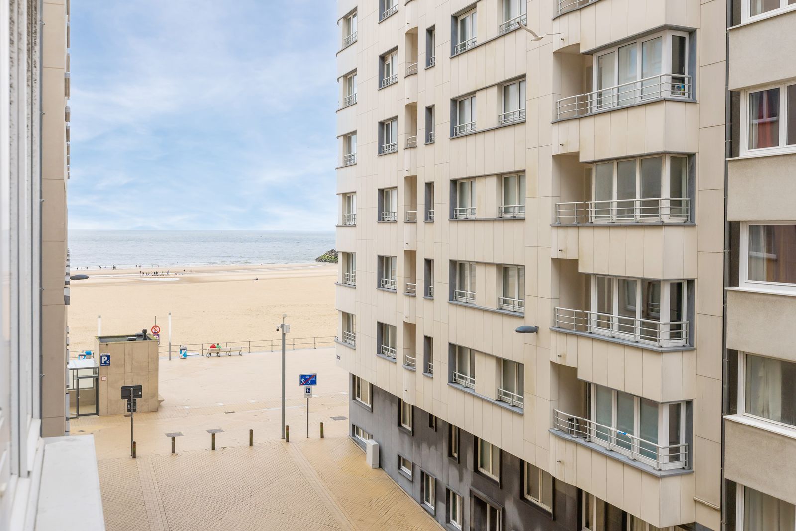 Gerenoveerd appartement met 2 slpk en lateraal zeezicht foto 6